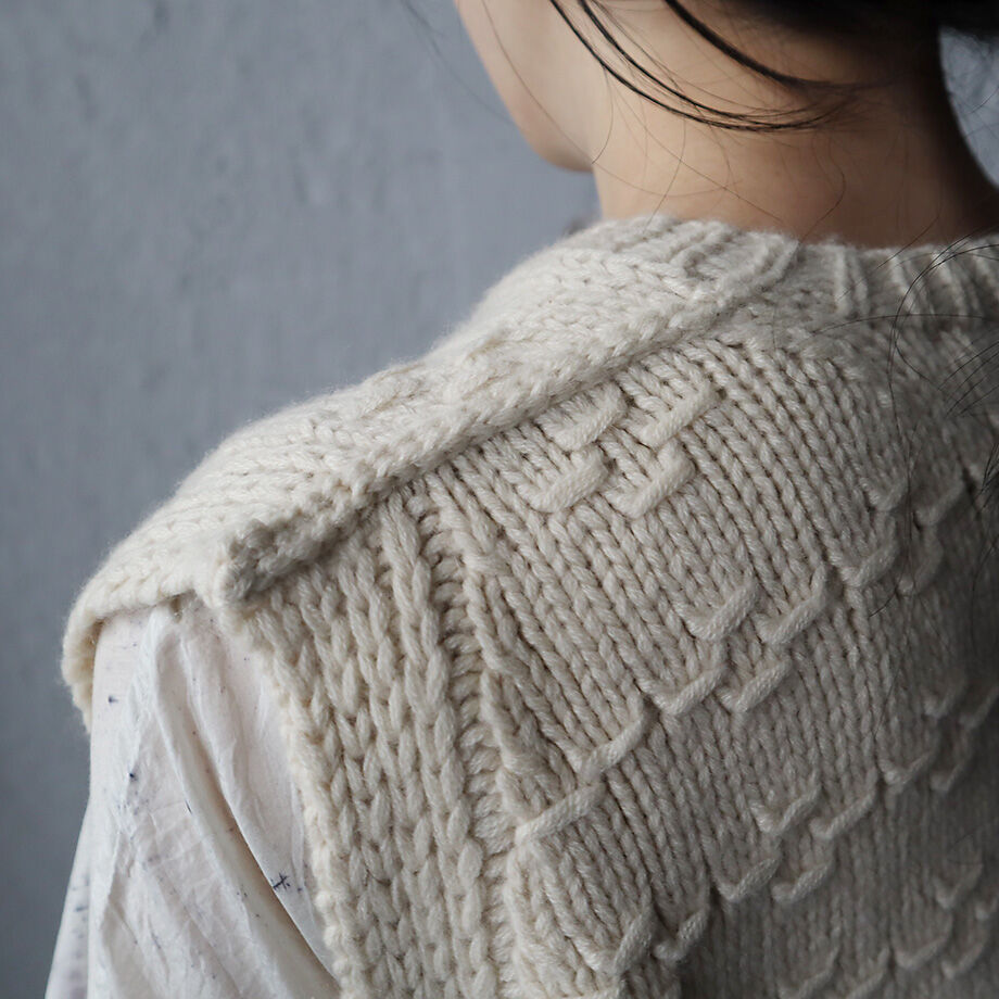 TOWAVASE Panier nosleeve cardigan (ivory) | nii...