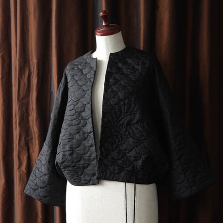 TOWAVASE silk quilt jacket (black)