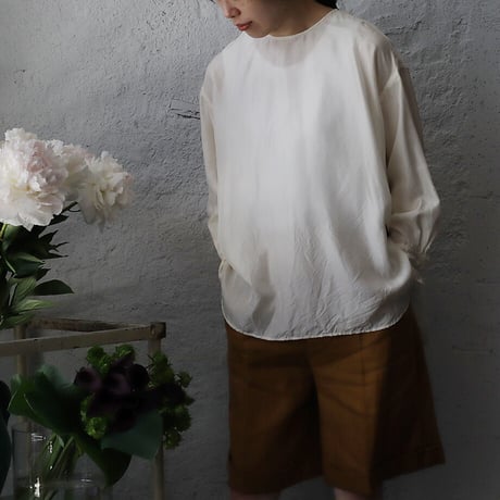 R&D.M.Co- silk pullover (off white)