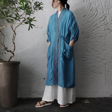 TOWAVASE silk robe Bonbon (blue)