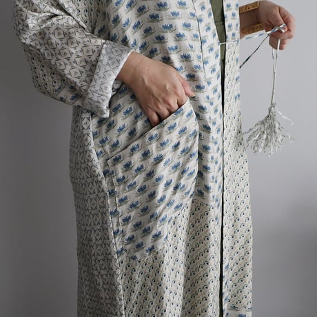 TOWAVASE sarasa silk robe (ivory)
