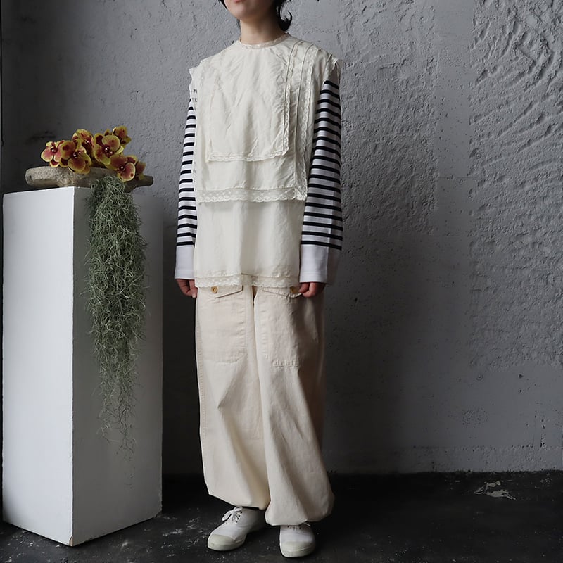 トップス TOWAVASE Leavers tablier ivory 2025 TOWAVASE Leavers tablier (ivory) | nii-B | WEBSHOP