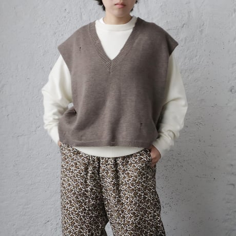 RYU KAGA damaged knit vest (charcoal)