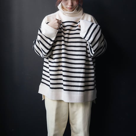 TOWAVASE Basque pullover (turtleneck)