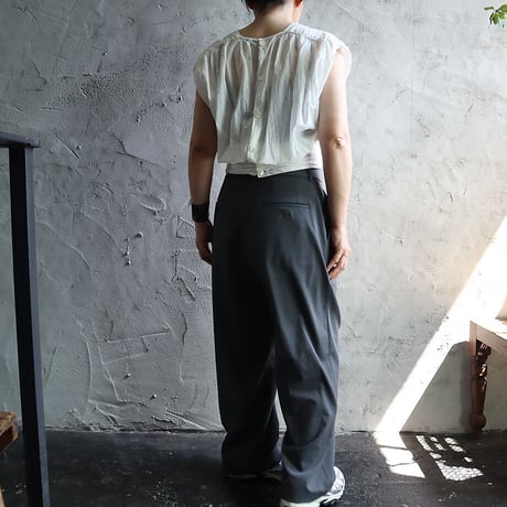 R&D.M.Co- GARMENT DYE no sleeve sash blouse (white)