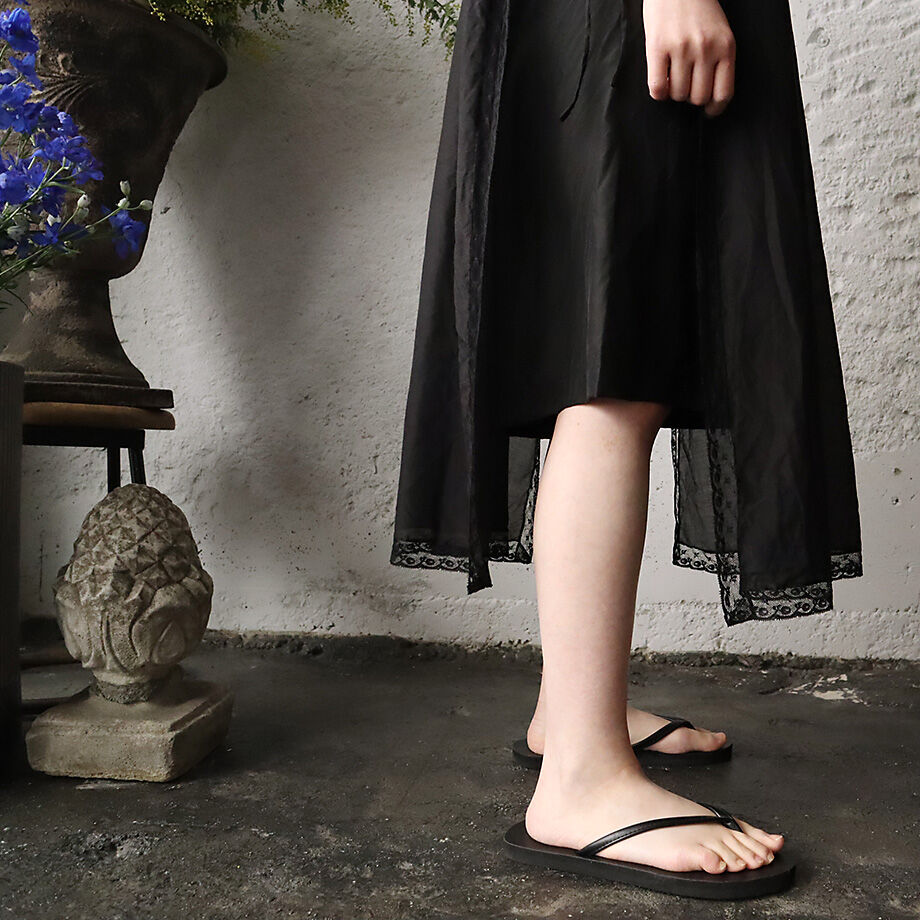 TOWAVASE jon leavers dress (black) | nii-B | WE TOWAVASE jon leavers dress (black) | nii-B | WE