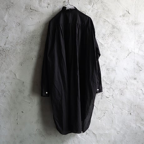 R&D.M.Co- GARMENT DYE frill collar long shirt (black)