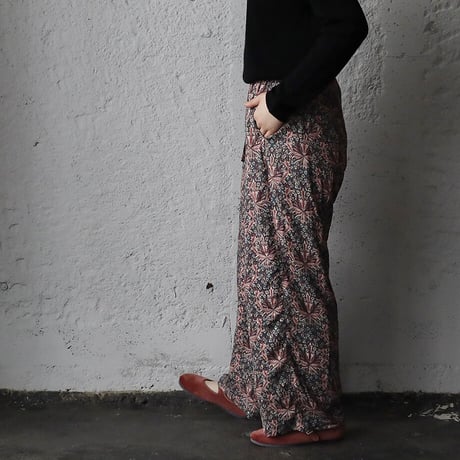 Le pivot print rough pants (olive pink mix)
