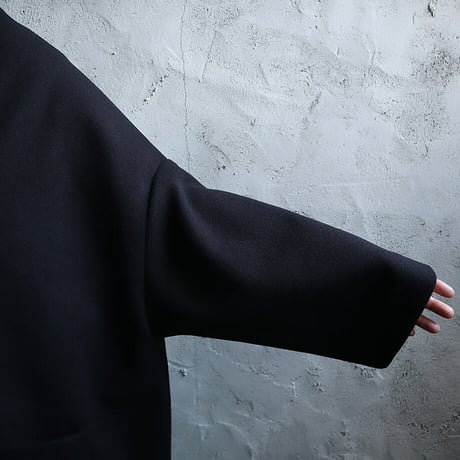 .less  cocoon coat (black)