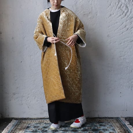 TOWAVASE  velvet quilt robe  (camel)
