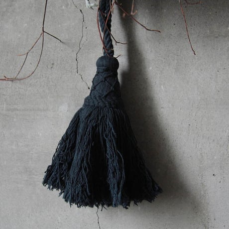 tassel swag  (winter)