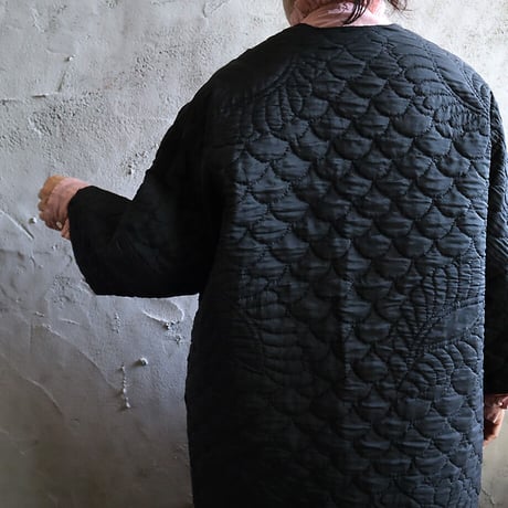 TOWAVASE silk quilt robe (black)