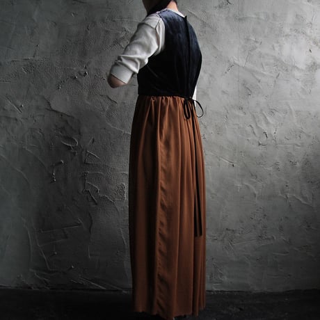 Tabrik no sleeve dress (navy x brown)  