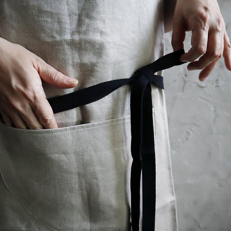 R&D.M.Co-  linen denim apron (flax/black)