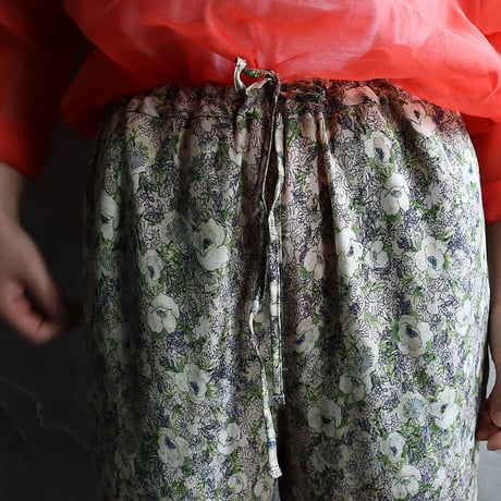 Le pivot flower print  rough pants (beige mix)