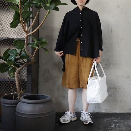 .less back gather blouse (black)