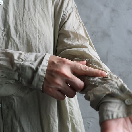 R&D.M.Co- GARMENT DYE frill collar long shirt (eucalyptus)