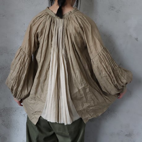 Tabrik back pleats blouse ( khaki）