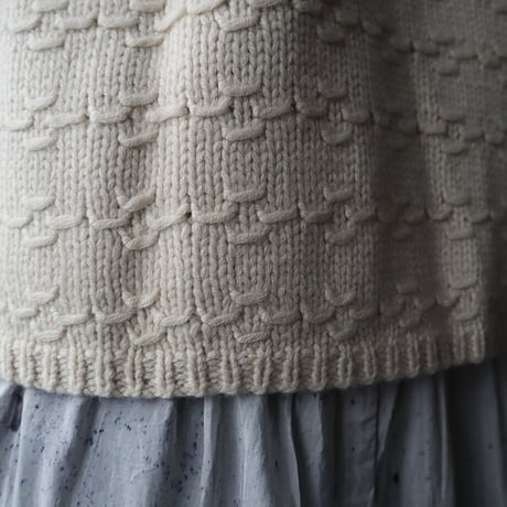 TOWAVASE Panier nosleeve cardigan (ivory)