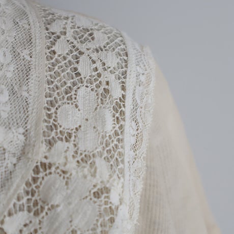 TOWAVASE jon leavers blouse (beige)