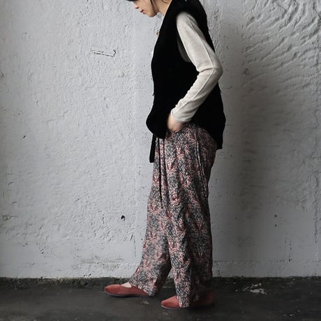 TOWAVASE La zabu vest jacket (black)