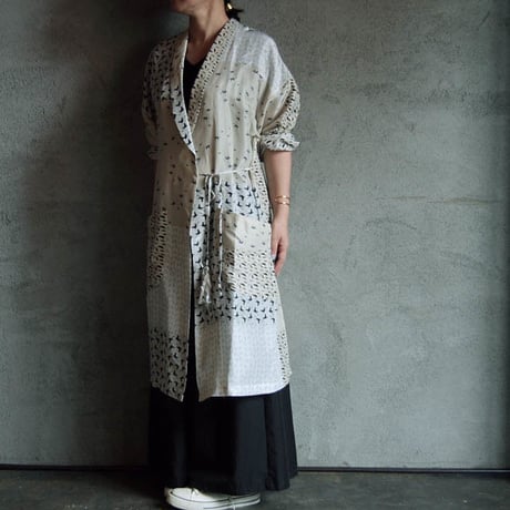 TOWAVASE Lu Cygne silk robe