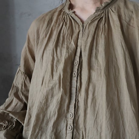 Tabrik back pleats blouse ( khaki）