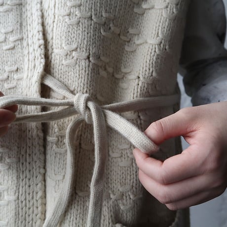 TOWAVASE Panier nosleeve cardigan (ivory)