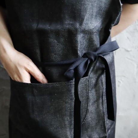 R&D.M.Co-  linen denim apron (flax/black)