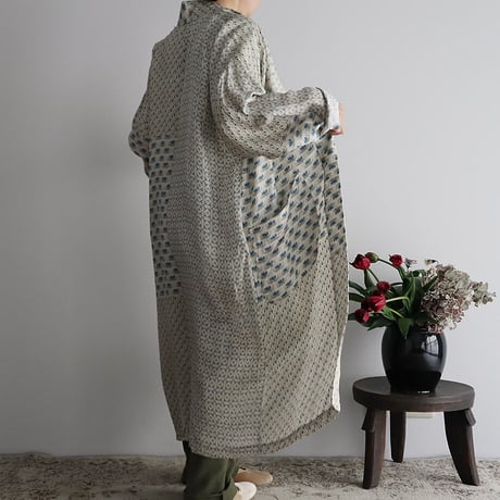 TOWAVASE sarasa silk robe (ivory)