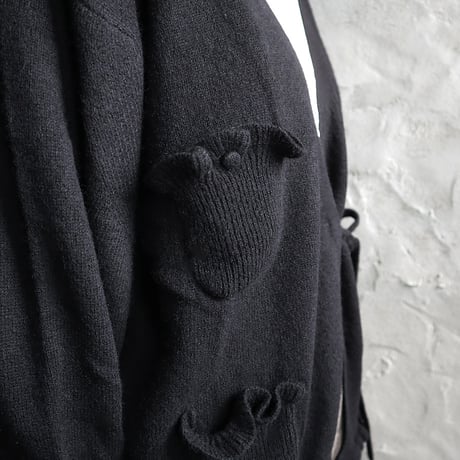 TOWAVASE Volant cardigan (black)