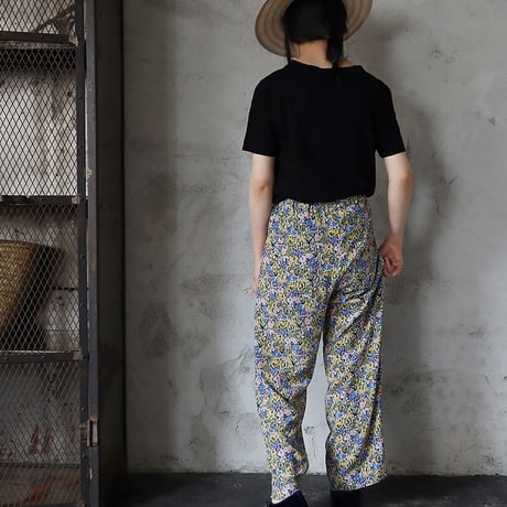 Le pivot flower print  rough pants (blue mix)