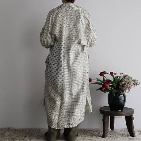 TOWAVASE sarasa silk robe (ivory)