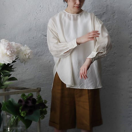 R&D.M.Co- silk pullover (off white)