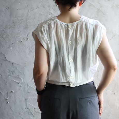 R&D.M.Co- GARMENT DYE no sleeve sash blouse (white)
