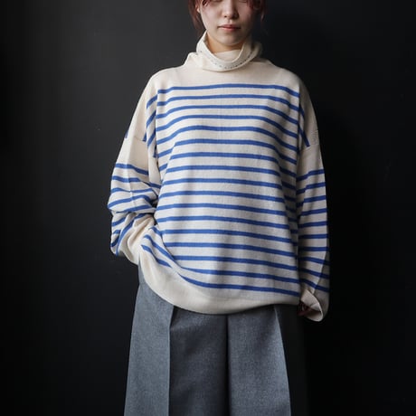 TOWAVASE Basque pullover (turtleneck)