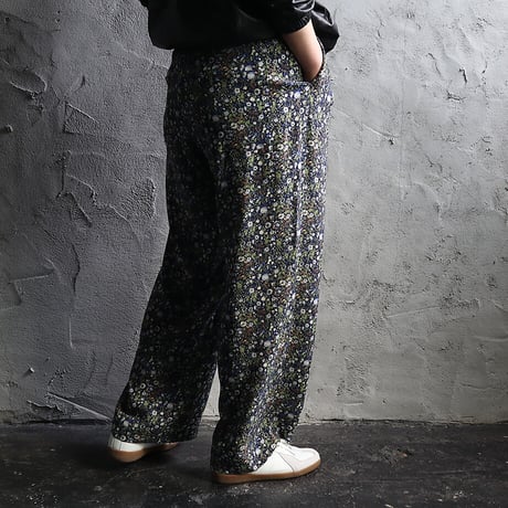 Le pivot flower print  rough pants (navy mix)