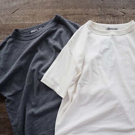 Le pivot organic cotton boatneck T (charcoal/ivory)