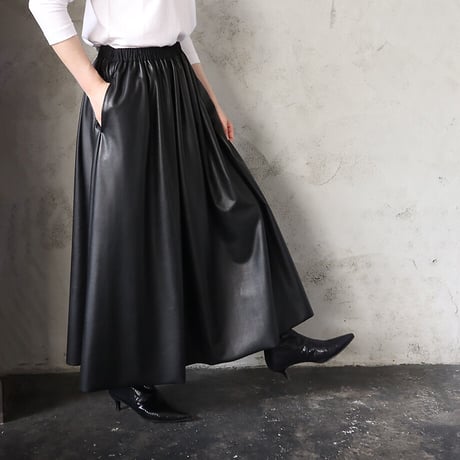 .less synthetic leather long skirt (black)