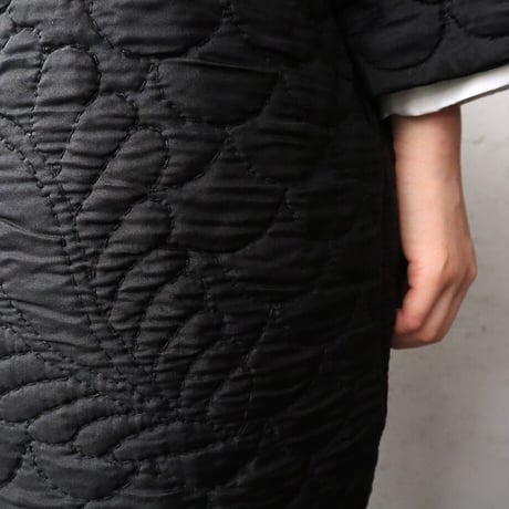 TOWAVASE silk quilt robe (black)