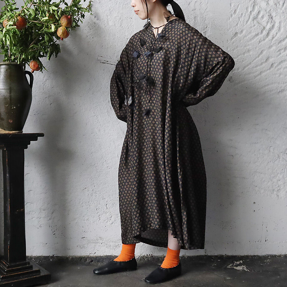 TOWAVASE Sarasa dress Leo (black) | nii-B | WEB TOWAVASE Sarasa dress Leo (black) | nii-B | WEB