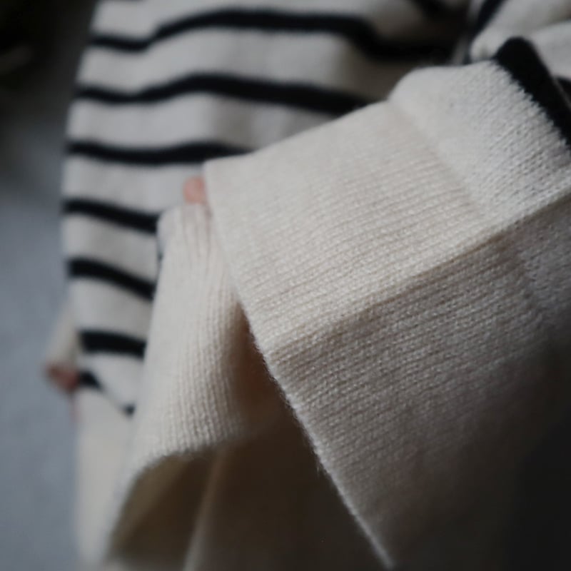 TOWAVASE Basque pullover (ivory x black) | nii-