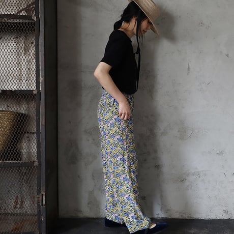 Le pivot flower print  rough pants (blue mix)