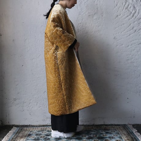 TOWAVASE  velvet quilt robe  (camel)