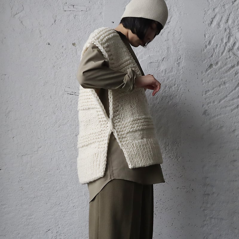 ànuke Uneck handknit vest (ivory) | nii-B | WE