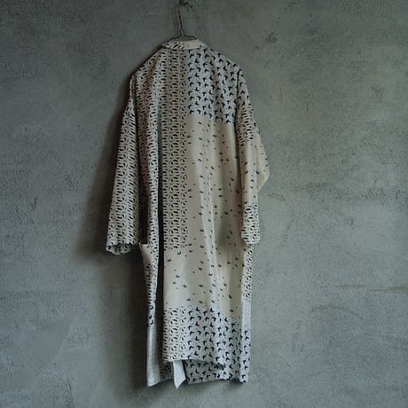 TOWAVASE Lu Cygne silk robe