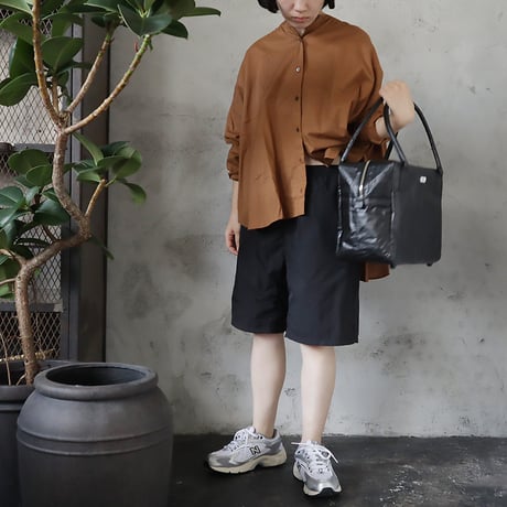 .less back gather blouse (brown)