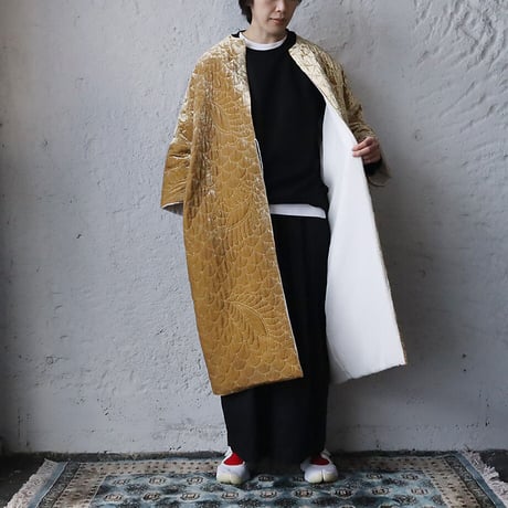 TOWAVASE  velvet quilt robe  (camel)