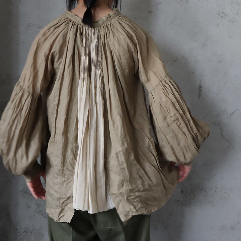 Tabrik back pleats blouse ( khaki） | nii-B | WE