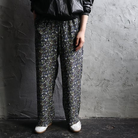 Le pivot flower print  rough pants (navy mix)